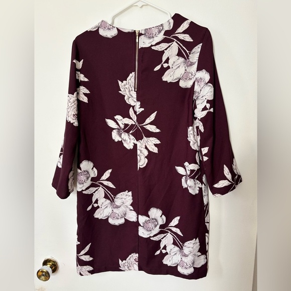 🎉4/30$🎉 Dynamite Burgundy & White Boxy Mini Dress with V-Neck – Size M 🍷 - Picture 4 of 4